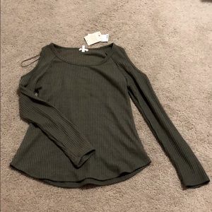 Junior women’s S army green cold shoulder with tag